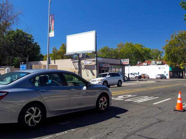 Broadway SS 150ft W/O 19th St F/E - 1