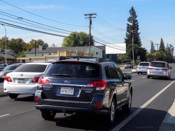 El Camino Av SS 460ft W/O Walnut F/E - 2