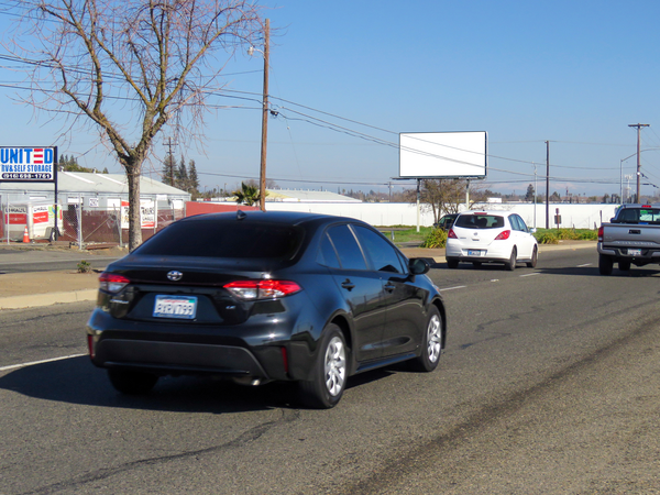Elkhorn Blvd NS 200ft W/O 30th St F/W - 1