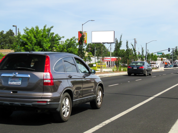 Fair Oaks Blvd WS 100ft S/O Robertson Av F/S - 1