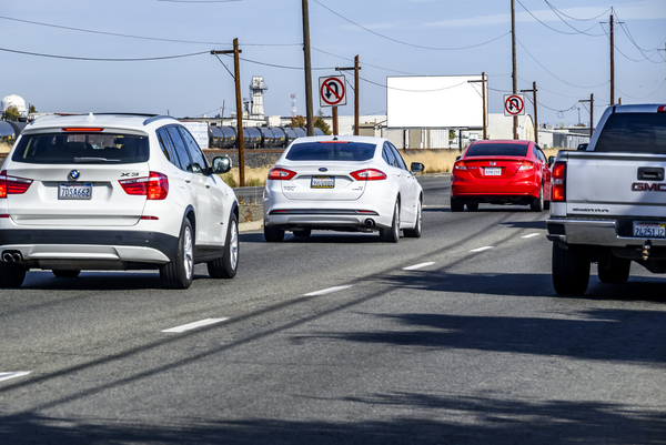 Roseville Rd WS 0.1mi N/O Longview F/S - 2