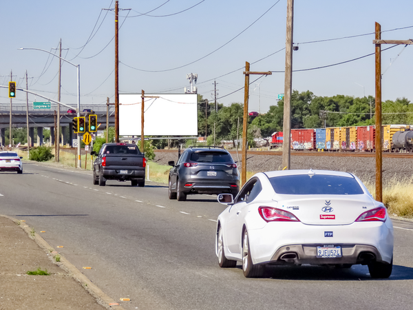 Roseville Rd WS 100ft S/O Longview F/N - 1