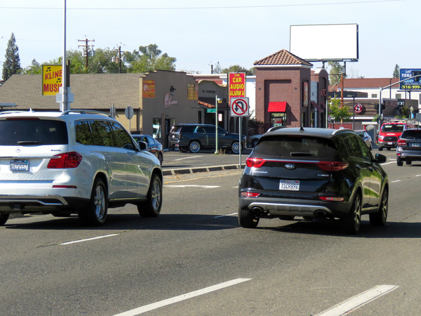 Sutterville Rd SS 225ft E/O 21st St F/E - 2