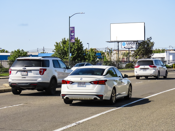 65th St SS 340ft E/O Stockton F/E - 2