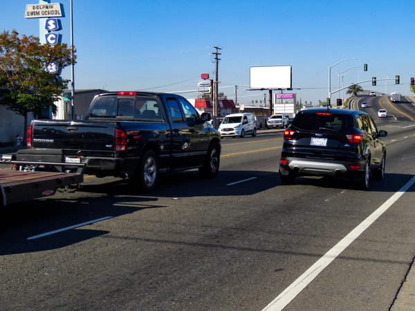 El Camino Av SS 5ft W/O Business 80 Frwy F/E - 1