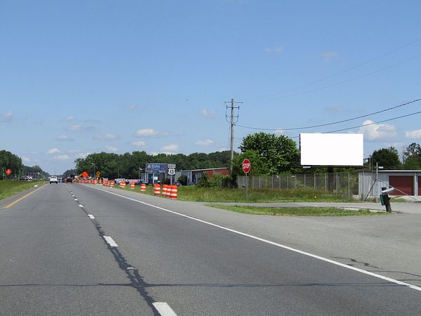 US 13 ES 0.3mi N/O US 9 F/S - 2