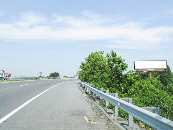 US 1 ES 0.2mi N/O Nassau Rd F/S - 2