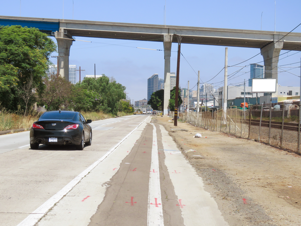 Harbor Dr ES 750ft S/O Cesar Chavez Pkwy F/S - 1
