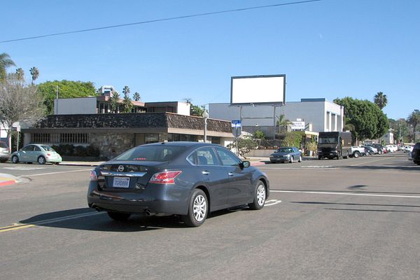 Santa Monica Av NS 100ft E/O Cable St F/W - 1