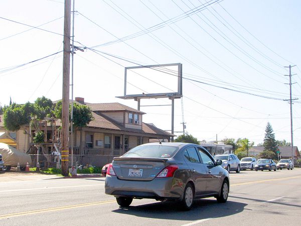 30th St SS 410ft W/O Highland Av F/E - 1