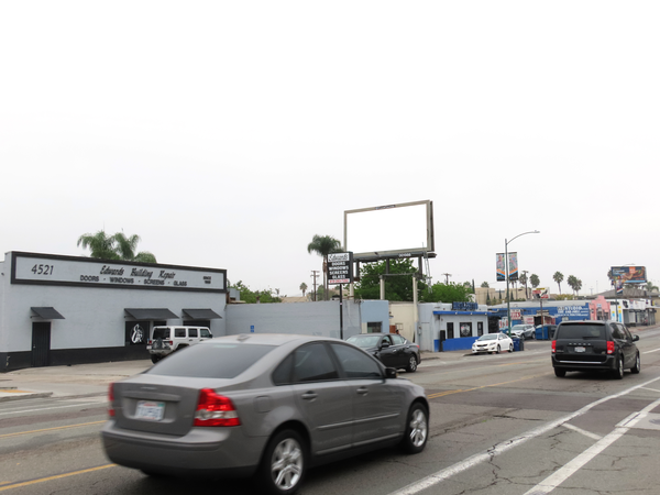 University Av SS 25ft E/O 45th St F/E - 1
