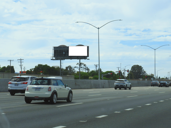 Bayshore Frwy (US 101) WS 275ft S/O Harbor F/S - 1