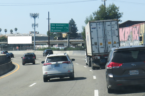 Nimitz Frwy (Ins 880) ES 0.38mi N/O 23rd Av F/S - 1