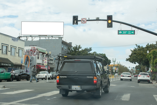 International Blvd SS 25ft E/O 37th Av F/E - 1
