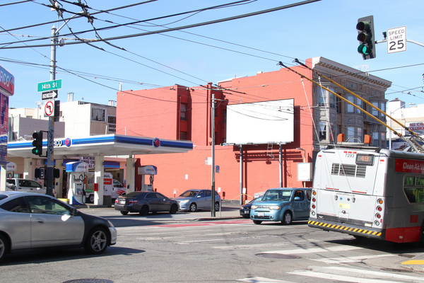 Mission WS 99ft N/O 14th St F/S - 1