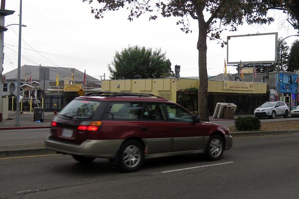 International Blvd SS 50ft W/O 83rd Av F/E - 1