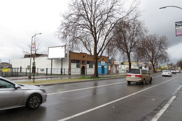 International Blvd SS 108ft W/O 90th Av F/E - 1