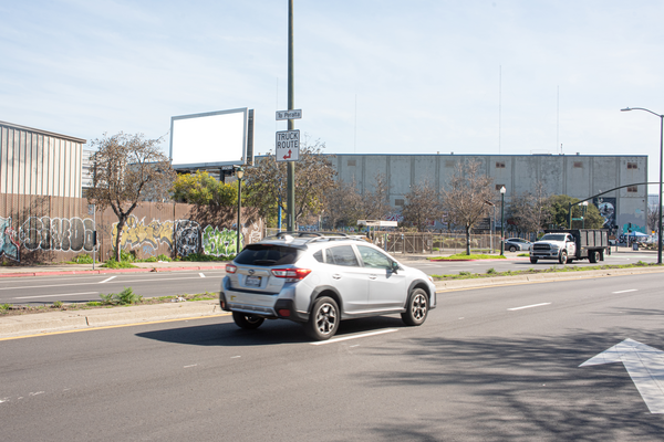 W Grand NS 158ft W/O Mandela Pkwy F/W - 1