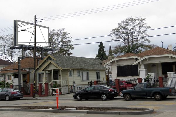 14th Av WS 75ft S/O Foothill Pl F/N - 1