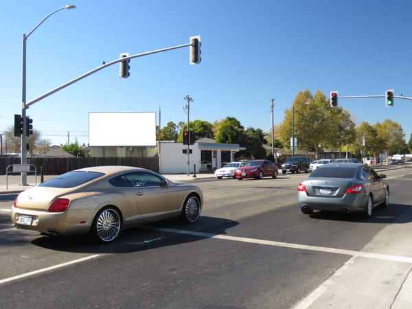 E 14th St SS 500ft E/O Ashland F/E - 1