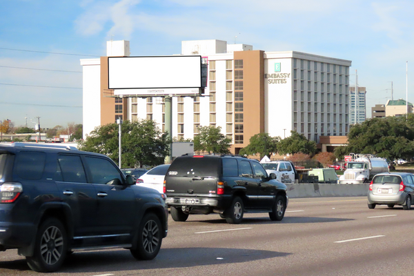 Stemmons Fwy (I-35E) WS 0.3mi S/O Inwood Rd F/S - 2