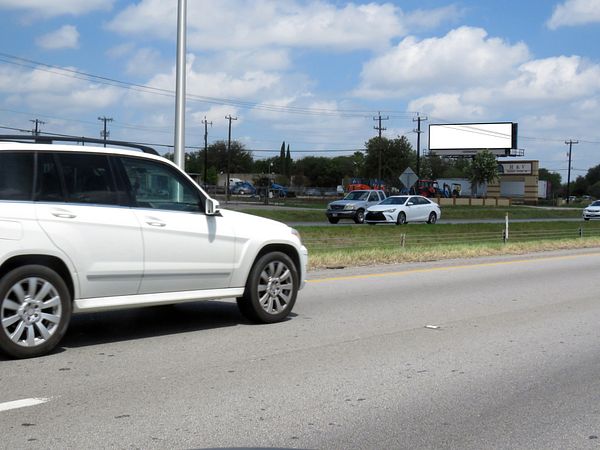 Loop 410 WS 0.4mi N/O Southcross F/S - 1