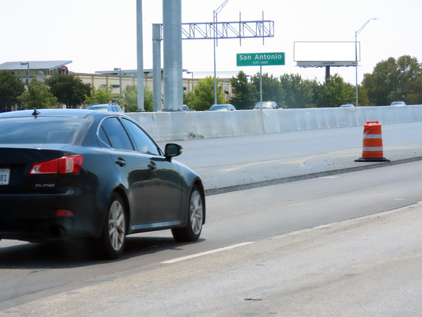 I-10 NW ES 330ft N/O Boerne Stage Rd F/N - 1