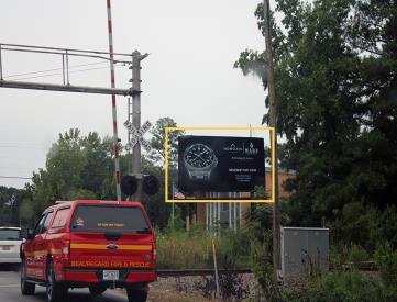 W/S EAST UNIVERSITY @ RR CROSSING