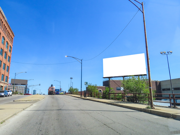 Halsted St ES 200ft S/O Chicago Av F/S - 1