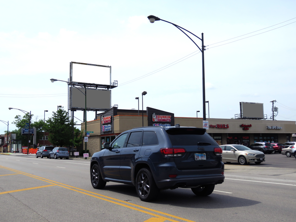 Milwaukee Av WS 500ft S/O Devon Av F/N - 2