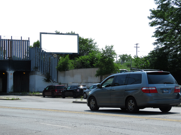 Ogden Av SS 450ft E/O Rockwell St F/W - 1
