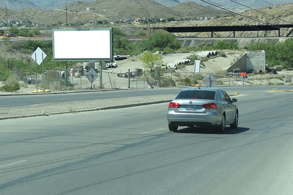 Executive Center SS 0.35mi E/O Paisano F/E - 1