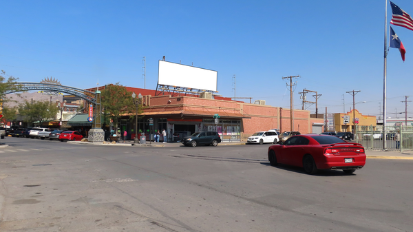 El Paso St (South) ES 0.4mi N/O SH 375 Border Hwy F/S - 2