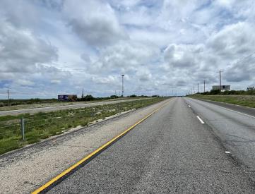 HWY 90W 700' E/O QUAIL RD