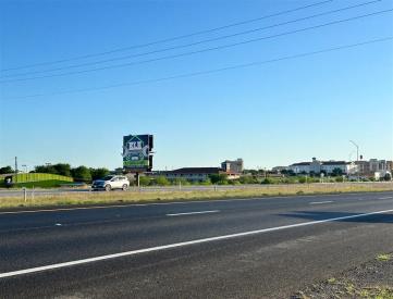 I-35 E/S IH-35/900' S/O HWY 81 INTERSECTION