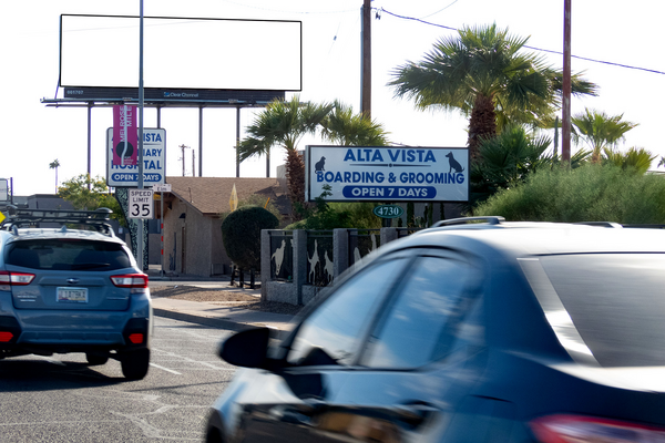 7th Ave WS 1056ft S/O Camelback F/N - 2