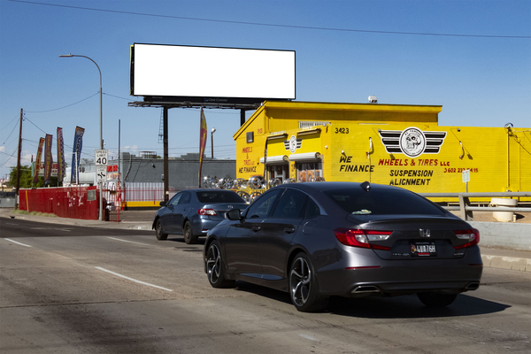 43rd Ave ES 638ft N/O Osborn F/S - 2