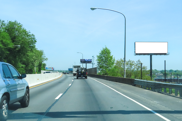 US 1 Roosevelt Xwy ES 20ft E/O Roberts Av F/S - 1