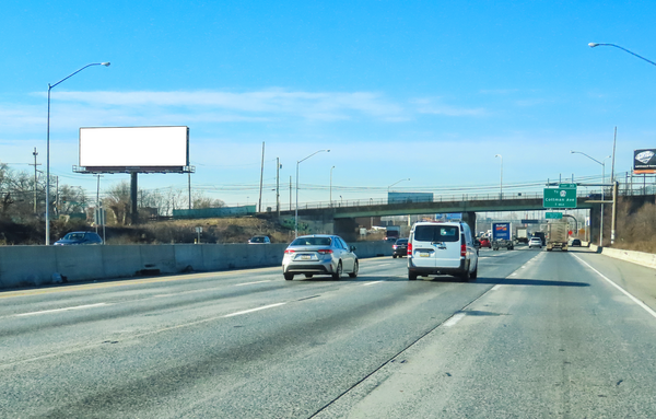 I-95 ES 50ft N/O Ashburner St F/N - 2