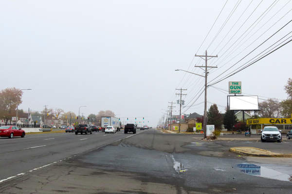 US 13 Dupont Pkwy ES 0.4mi N/O US 40 F/S - 1