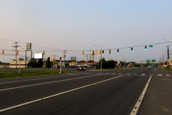 US 13 Dupont Pkwy ES 0.4mi N/O US 40 F/N - 2