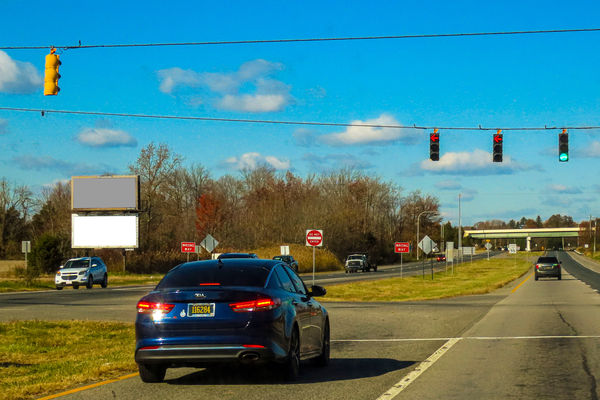 US 13 Dupont Pkwy WS 800ft N/O SR 1 S End Entrance F/S - 4