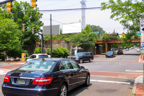 Delaware Av SS 125ft W/O Dupont St F/E - 2