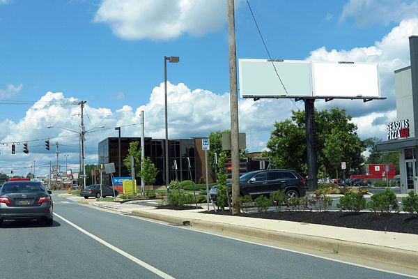 US 202 Concord Pk ES 0.1mi S/O Silverside Rd F/S - 2