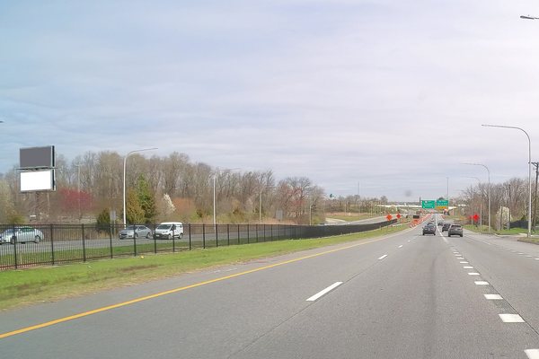 US 13 Dupont Pkwy WS 0.1mi S/O I 495 F/S - 2