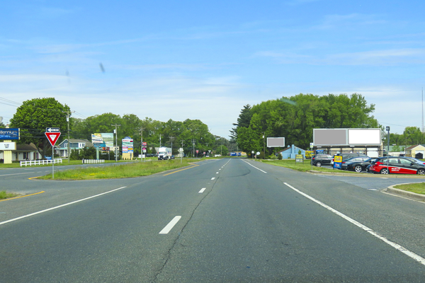 US 13 Dupont Hwy ES 0.6mi N/O W Dennys Rd F/S - 2