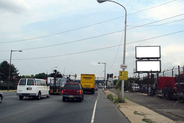 Grays Ferry Av SS 30ft W/O 34th St F/W - 2