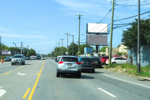 Passyunk Av NS 0.2mi W/O 61st St F/E - 1