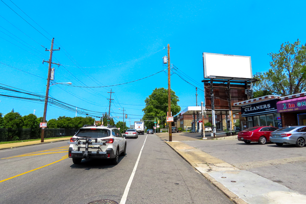 Wissahickon Av ES 25ft S/O Manheim St F/S - 1