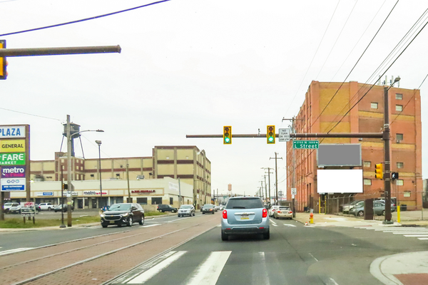 Erie Av NS 25ft W/O L St F/E - 2